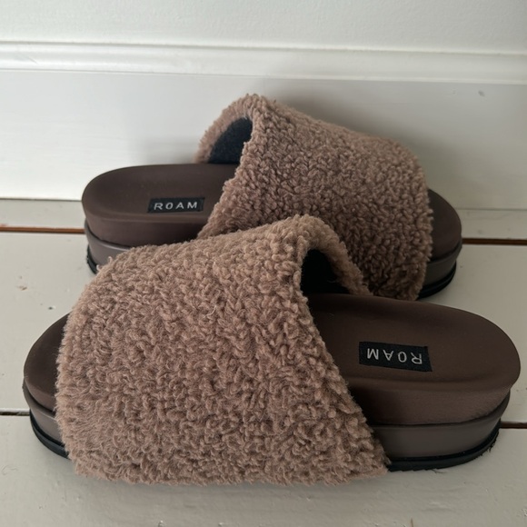Roam fuzzy platform taupe faux shearling  size 9 excellent condition - Picture 9 of 11